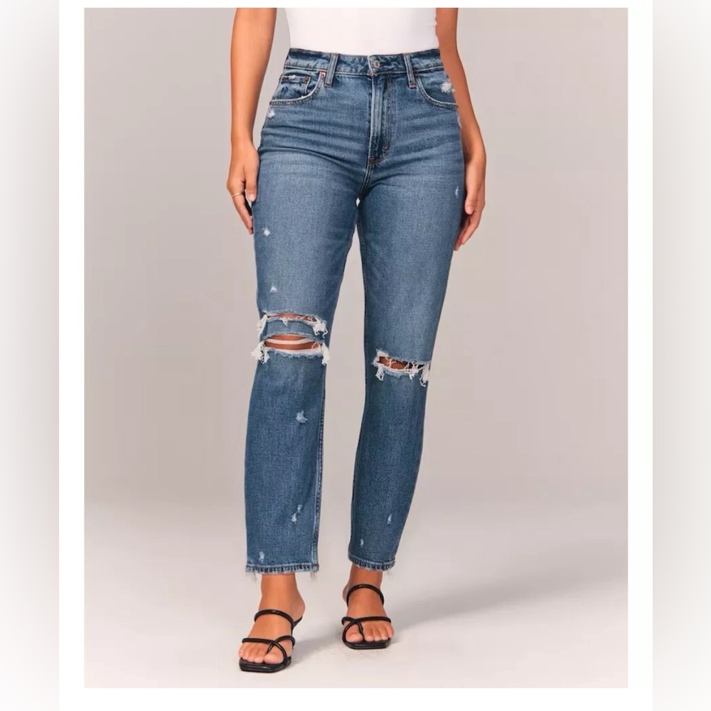 Pre-owned A&F Medium Ripped Wash Blue Curve Love High Rise Mom Jean, 28